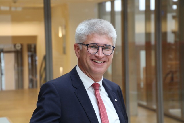 Vorsitzender des Vorstands Dr. Klaus Schraudner